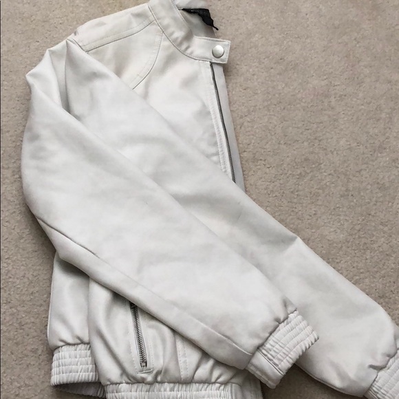 Bomber - Picture 2 of 4